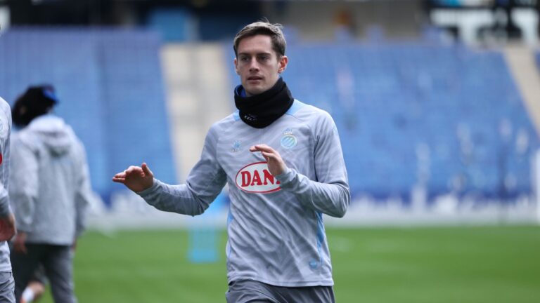 Pol Lozano entrena en el RCDE Stadium con el Espanyol