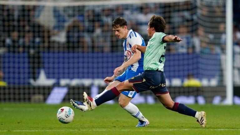 Pol Lozano protagoniza la expulsión más rápida de la historia de LaLiga Pol Lozano, en los minutos finales del Espanyol - Levante UD