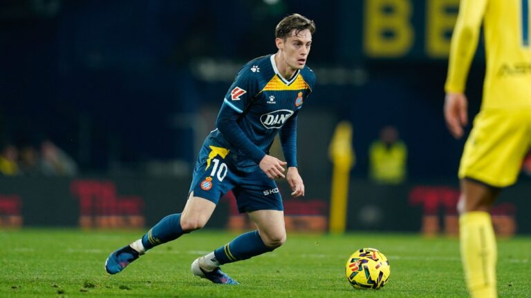 Pol Lozano, titular en el Villarreal CF - Espanyol