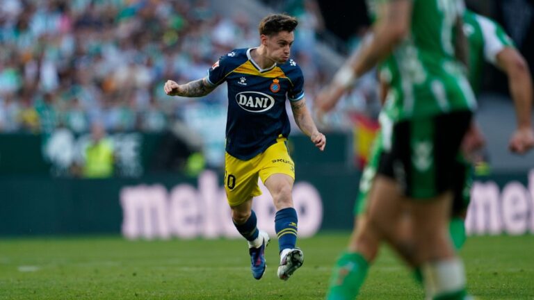 Pol Lozano, durante el Real Betis - Espanyol