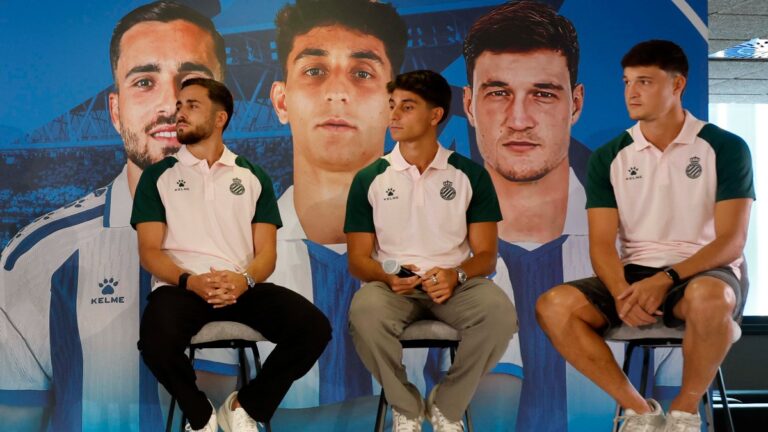 José Salinas, Miguel Rubio y Ramón Terrats, en el RCDE Stadium