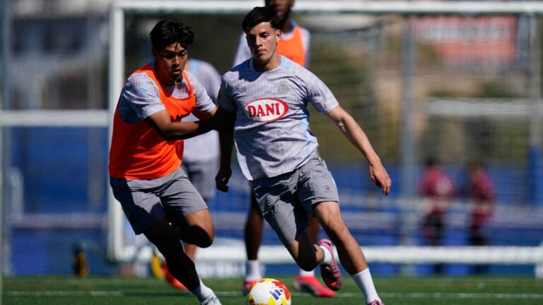 Miguel Londoño y Ferran Gómez entrenan en la CE Dani Jarque con el Espanyol B