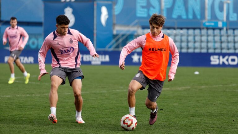 José Ángel López y Lluc Castell, en el Campo 1 de la CE Dani Jarque