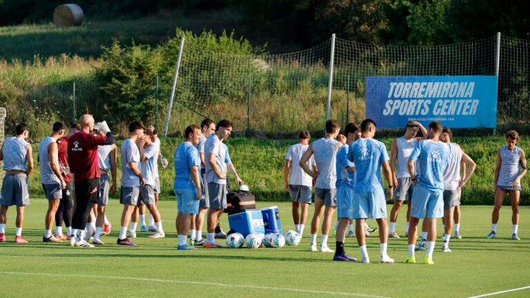 Pausa de hidratación del Espanyol en Navata