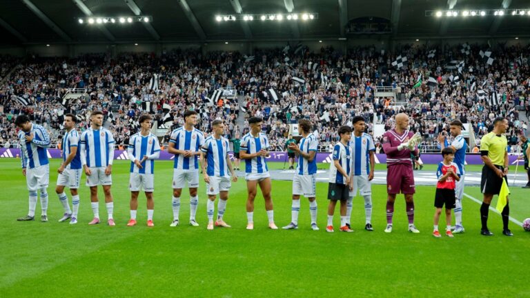 Once titular del Espanyol en el amistoso disputado en St James' Park