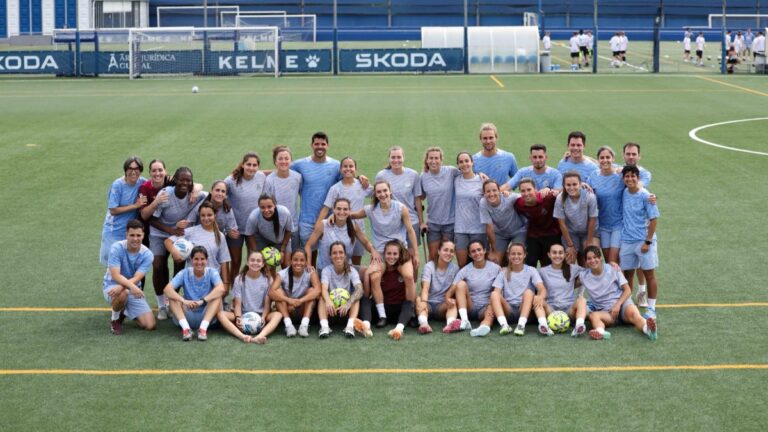El nuevo Espanyol Femenino dará sus primeros pasos el 15 de julio Foto de grupo del Espanyol Femenino para despedir la temporada