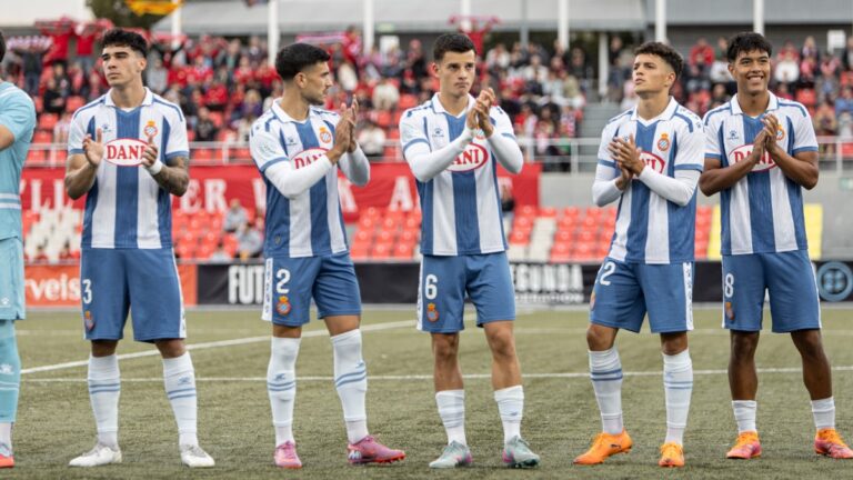 Parte del Espanyol B, al inicio del duelo ante el Terrassa FC