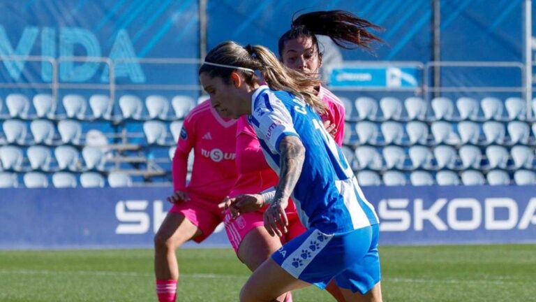 Cristina Baudet, en una acción del Espanyol Femenino - Granada CF