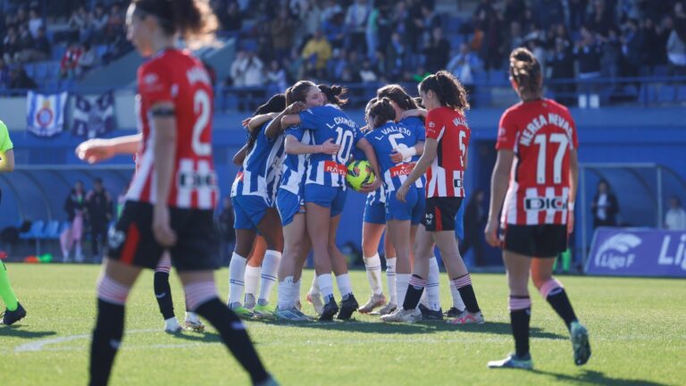 El Espanyol Femenino celebra el gol de la igualada de Arola Aparicio en la primera vuelta ante el Athletic Club