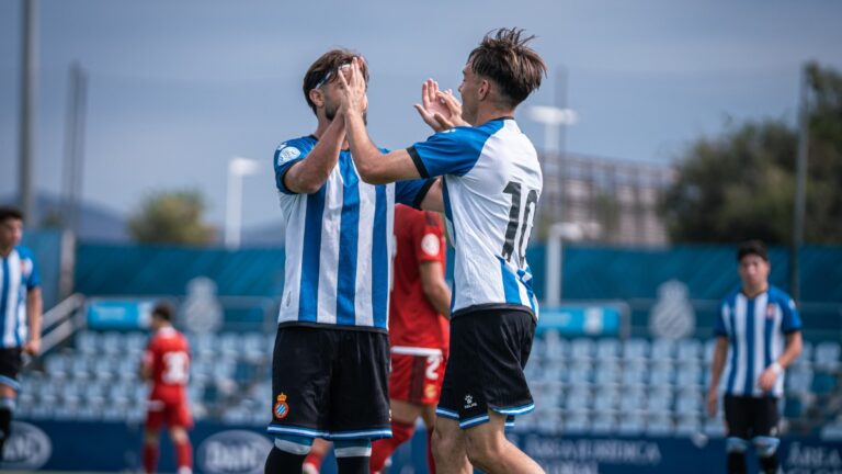Alejandro Santiago y Jan Peries, en el amistoso entre el Espanyol B y el Nàstic de Tarragona