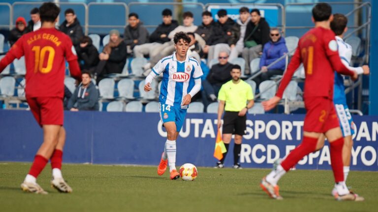 Sander Ballero tuvo minutos en el Espanyol B - Valencia Mestalla