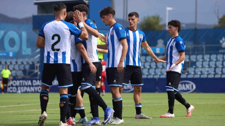 Espanyol B – CD Arnedo: Volver a recuperar la victoria El Espanyol B celebra un gol ante el Nàstic de Tarragona en el amistoso celebrado en la CE Dani Jarque