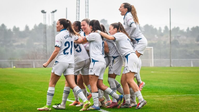 Las jugadoras del Espanyol Femenino celebran un gol ante el Levante UD