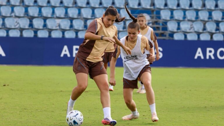 Natalia Escot y Anita Marcos trabajan para ganar al Madrid CFF en la CE Dani Jarque