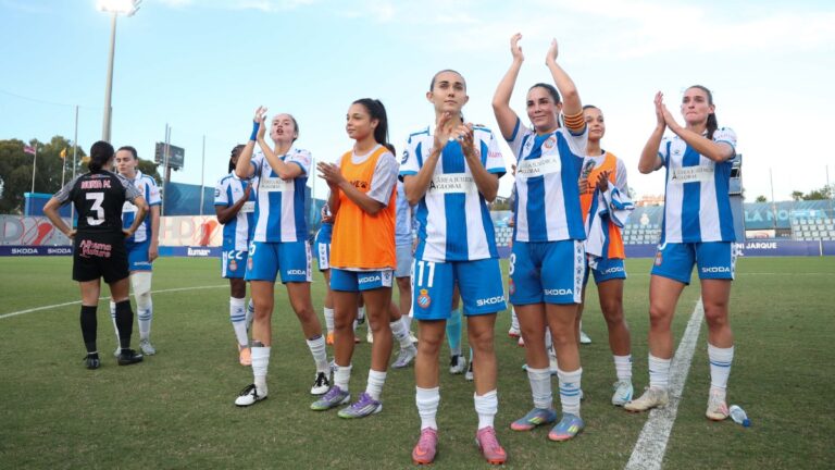 Las jugadoras del Espanyol Femenino agradecen a la afición su apoyo