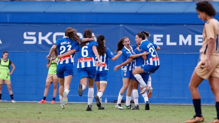Las jugadoras del Espanyol Femenino celebran un gol ante la SD Eibar en la CE Dani Jarque