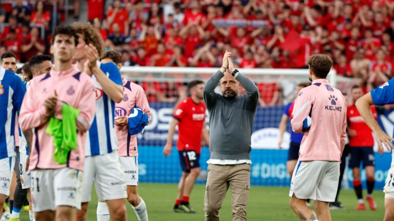 Manolo González, con rostro triste después de perder por 2-0 ante CA Osasuna