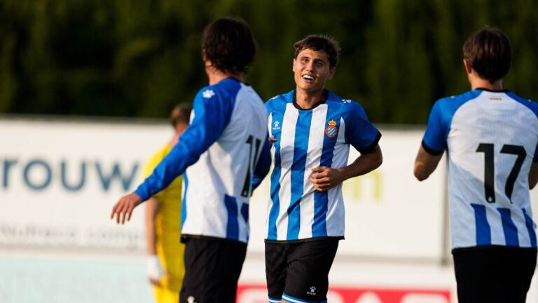 Rafa Bauzà celebra su gol ante el Pau FC con Pere Milla y Jofre Carreras
