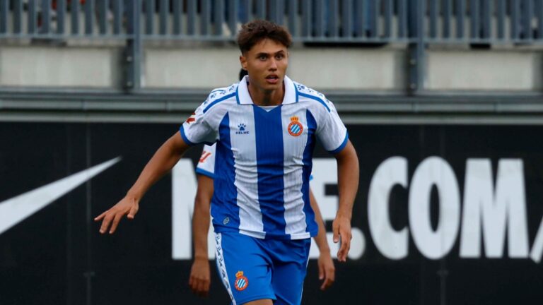 Rafa Bauza, en el AOK Stadion
