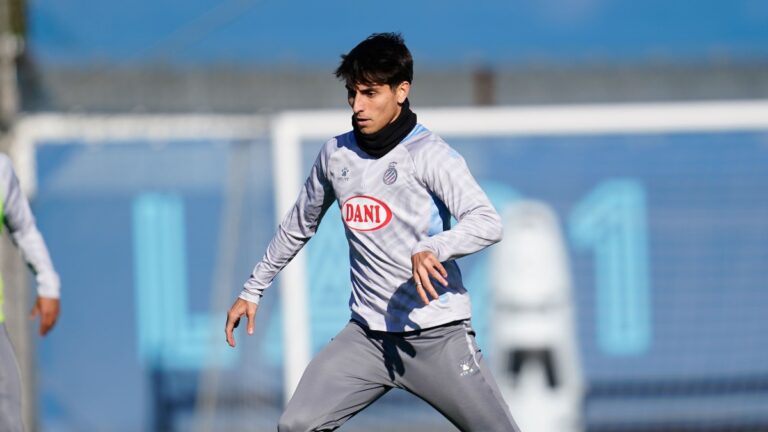 Ramon Terrats entrena en la CE Dani Jarque junto a sus compañeros