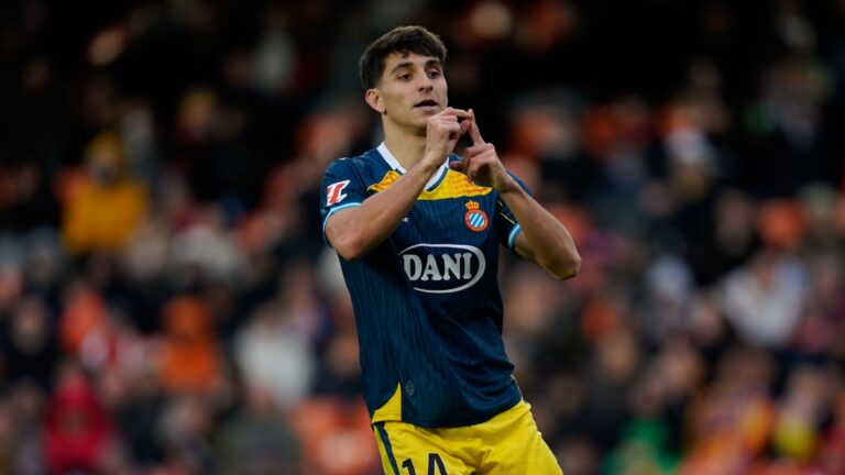 Ramon Terrats celebra un gol en Mestalla