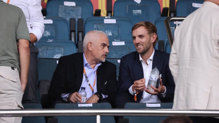 Alan Pace, en el palco de la Nova Creu Alta para ver el Espanyol - Girona FC