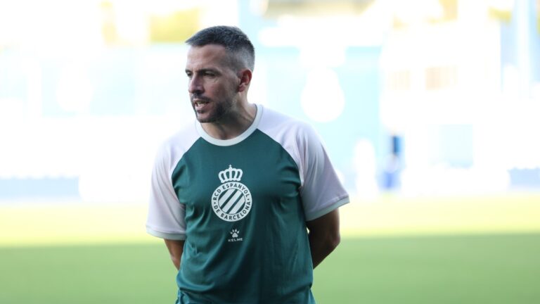 Raúl Jardiel, antes del Espanyol B - CE Manresa de pretemporada