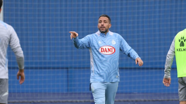 Raúl Jardiel: «El derbi hay que utilizarlo como una motivación extra» Raúl Jardiel en la previa del Espanyol B - Barça Atlètic