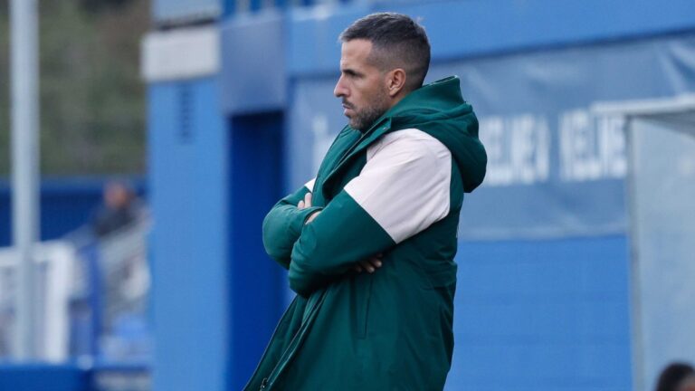 Raúl Jardiel: «El equipo está entrenando con confianza y alegría» Raúl Jardiel, en un partido del Espanyol B en la CE Dani Jarque