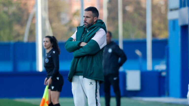 Raúl Jardiel: «Para que nos marquen los rivales se lo tienen que ganar» Raúl Jardiel en un partido del Espanyol B en la CE Dani Jarque