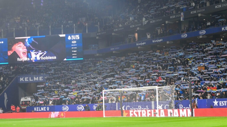 Gran ambiente en el RCDE Stadium