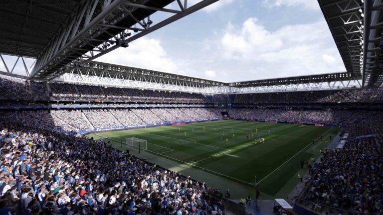 El RCDE Stadium acogió un ambiente de grandes citas en el Espanyol - UD Las Palmas