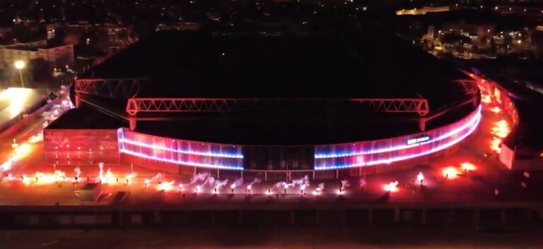 Curva y Juvenil 1991 iluminan el RCDE Stadium por el 125 aniversario del Espanyol RCDE Stadium La Curva Juvenil 1991