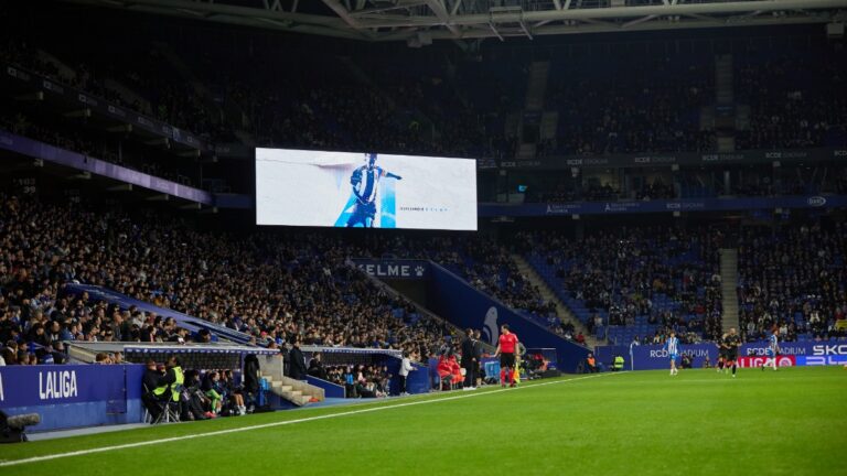 La afición apoya al Espanyol en el RCDE Stadium