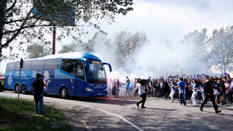 La afición perica no falló en el recibimiento al Espanyol en el partido ante el Real Betis