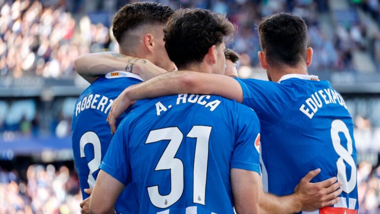 El Espanyol, unido, celebro el gol de Roberto Fernández con el RCDE Stadium