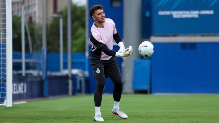 Àngel Fortuño entrena en la CE Dani Jarque con el Espanyol