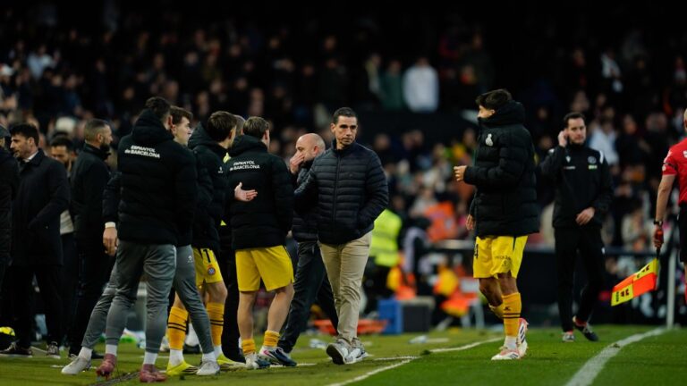 El Espanyol después del pitio final en Mestalla
