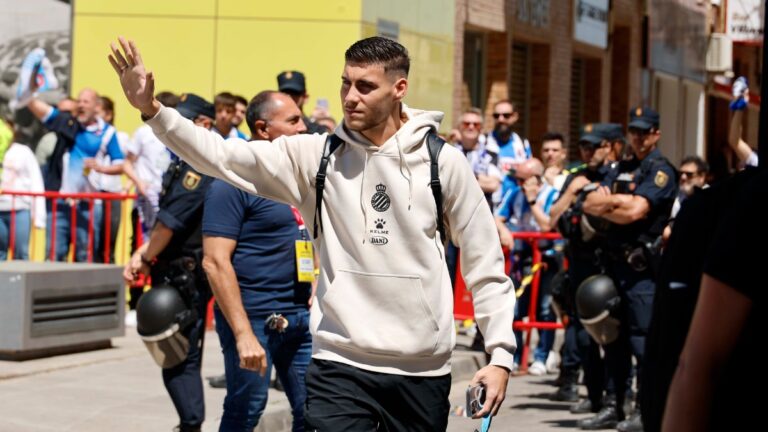 Roberto Fernández llegó con la expedición del Espanyol a La Cerámica