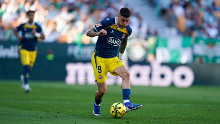 Roberto Fernández volvió a ser titular con el Espanyol en La Cartuja