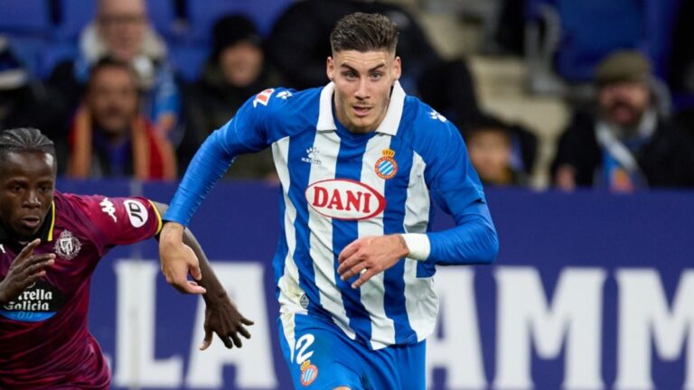 Roberto Fernández disputó su primer partido en el RCDE Stadium ante el Real Valladolid