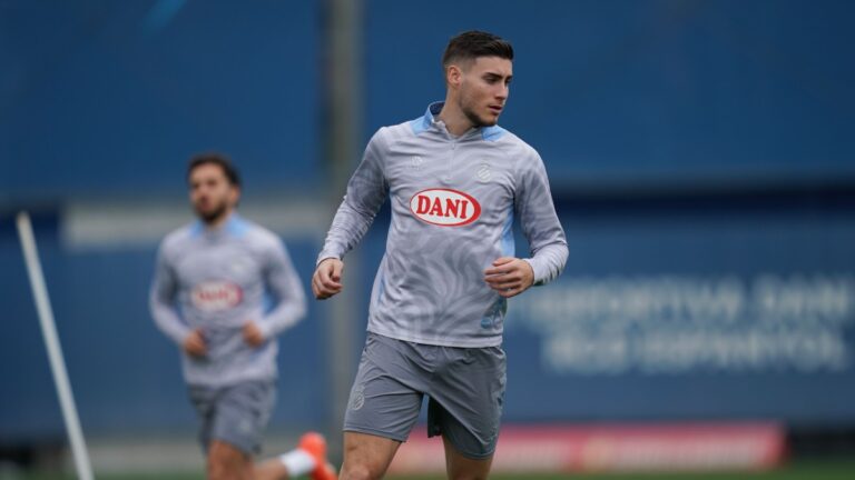 Roberto Fernández entrena con el Espanyol en la CE Dani Jarque