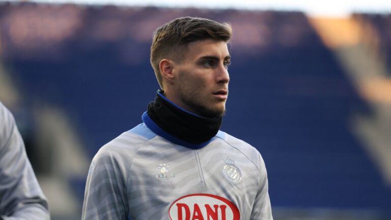 Roberto Fernández entrena con el Espanyol en el RCDE Stadium