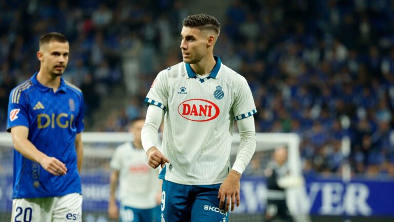 Roberto Fernández, en el Real Oviedo - Espanyol