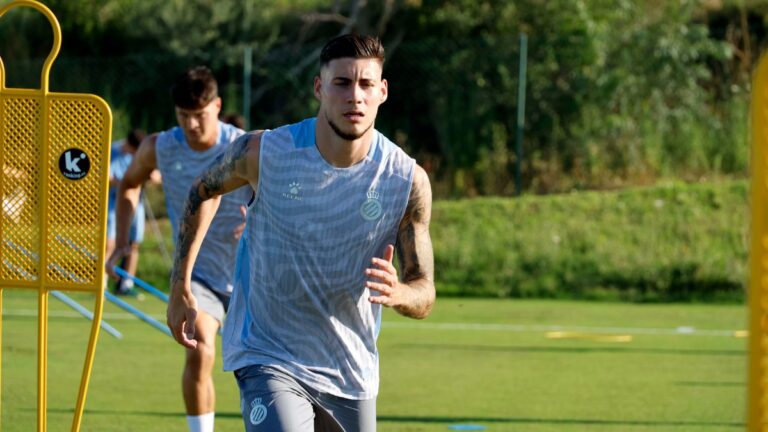 Roberto Fernández entrena con el Espanyol en el stage de Navata