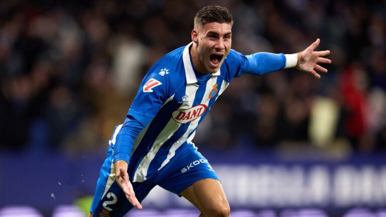 Roberto Fernández celebra en el RCDE Stadium su primer gol con el Espanyol