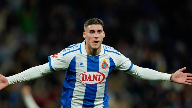 Roberto Fernández: «Valoramos que la afición venga un lunes a las nueve de la noche» Roberto Fernández anotó el segundo gol del Espanyol ante el Sevilla FC
