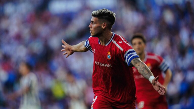 Roberto Fernández marca gol en Anoeta