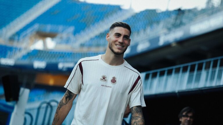Roberto Fernández: «Esto es Primera y tenemos que aprovechar las ocasiones» Roberto Fernández, antes del Málaga CF - Espanyol