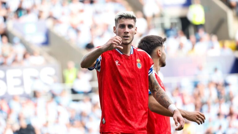 Roberto Fernández: «Veo al equipo preparado para el debut» Roberto Fernández, titular en el Coventry City FC - Espanyol